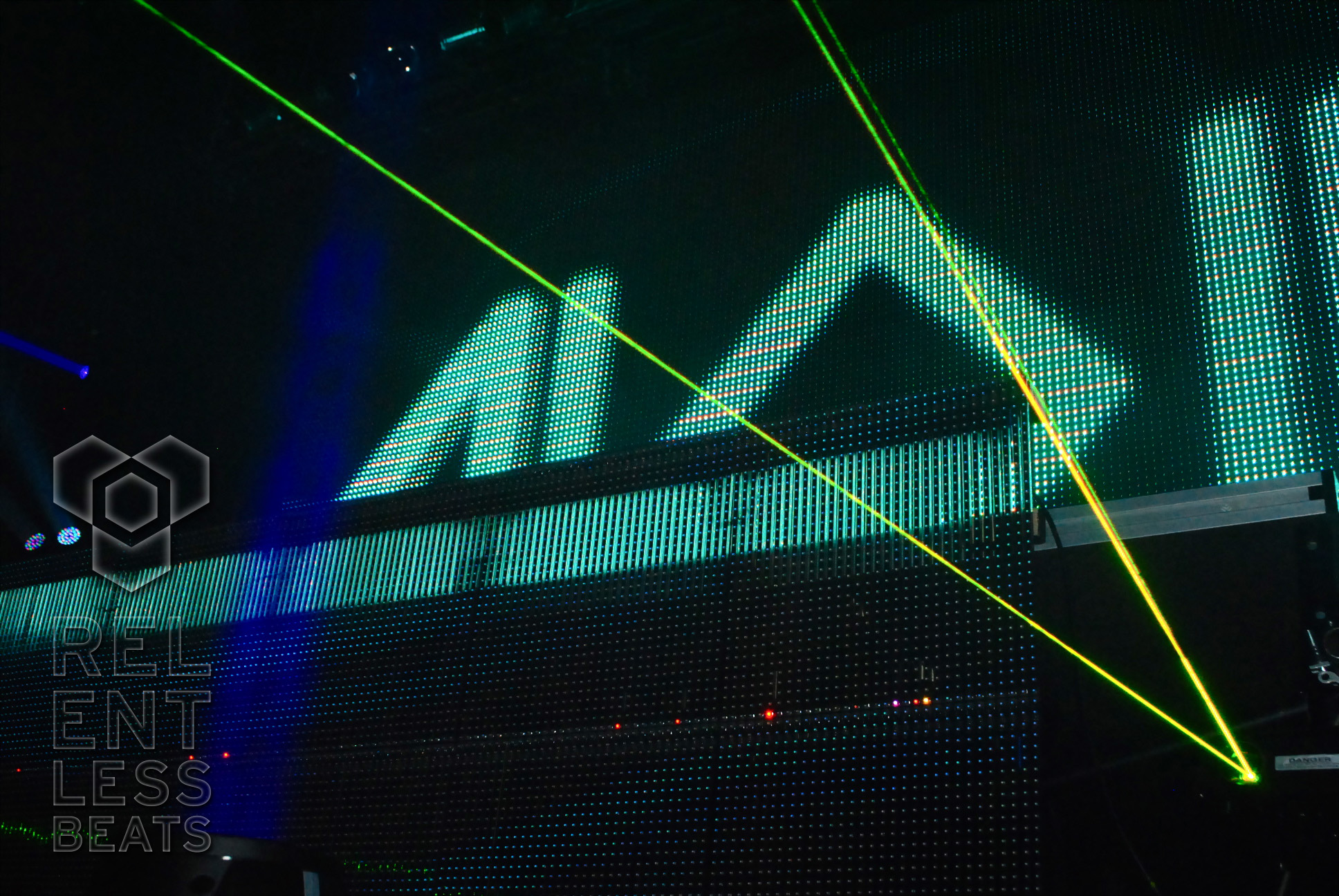 house-for-hunger-tour-ft-avicii-035